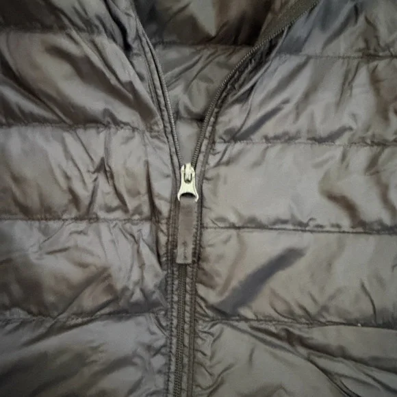 Black Puffer Lightweight Puffer Vest size Small NWOT - Picture 3 of 6